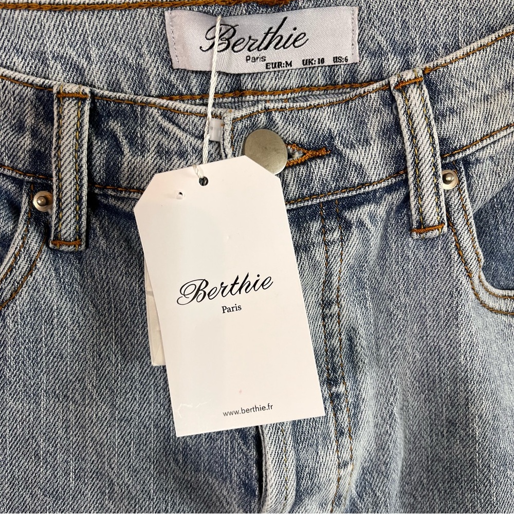 High Rise Straight Leg Jeans Light Wash Vintage Style Denim NWT 6 - Picture 6 of 11